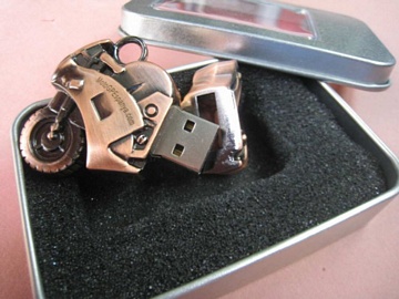 USB moto (16GB) <br /> con caja de regalo
